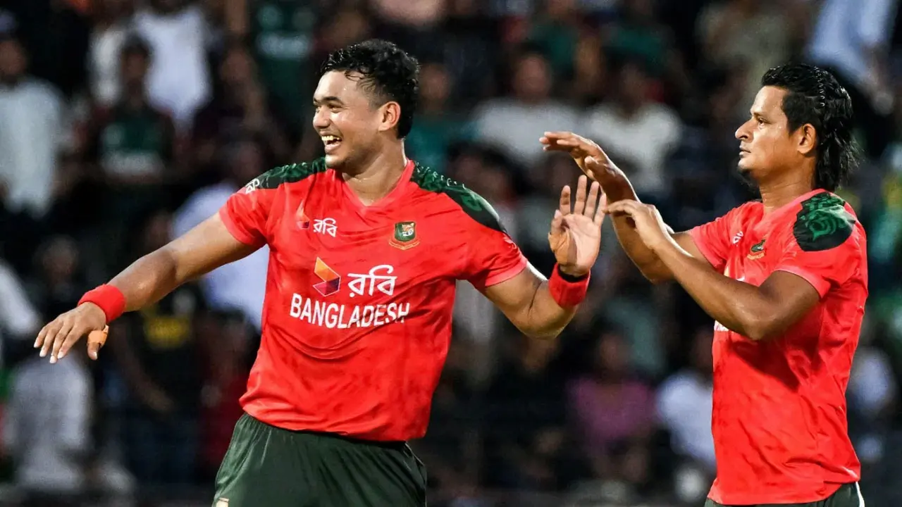 দুই ওপেনারকে ফিরিয়ে ম্যাচে ফিরল বাংলাদেশ