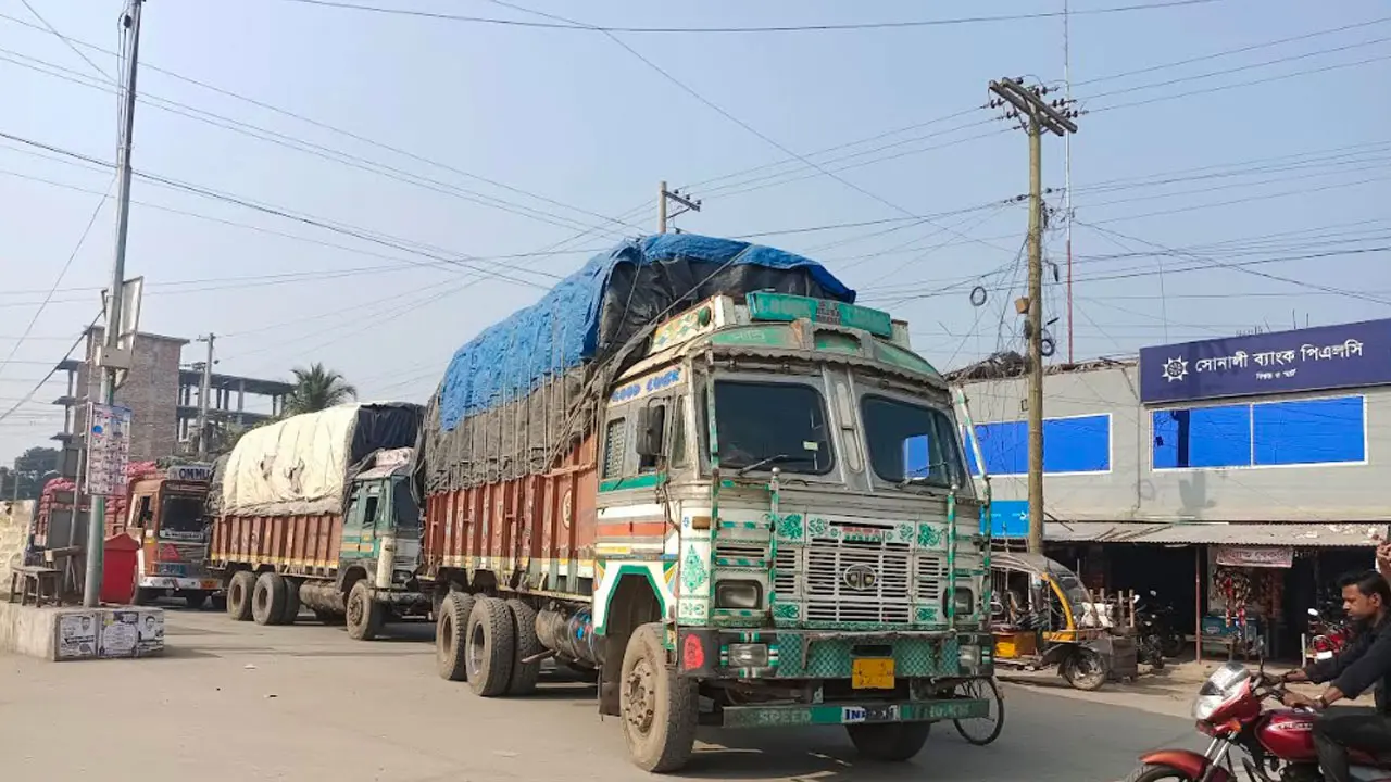ভোমরা বন্দরে লক্ষ্যমাত্রা ছাড়িয়ে ৯৭৮ কোটি টাকার রাজস্ব আদায়
