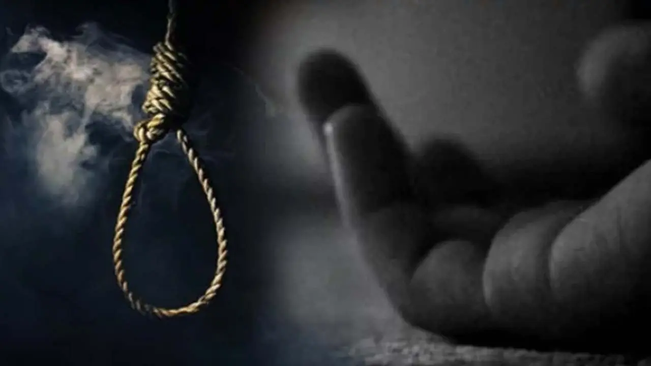 স্ত্রীকে ভিডিও কলে রেখে গলায় ফাঁস দিয়ে স্বামীর আত্মহত্যা