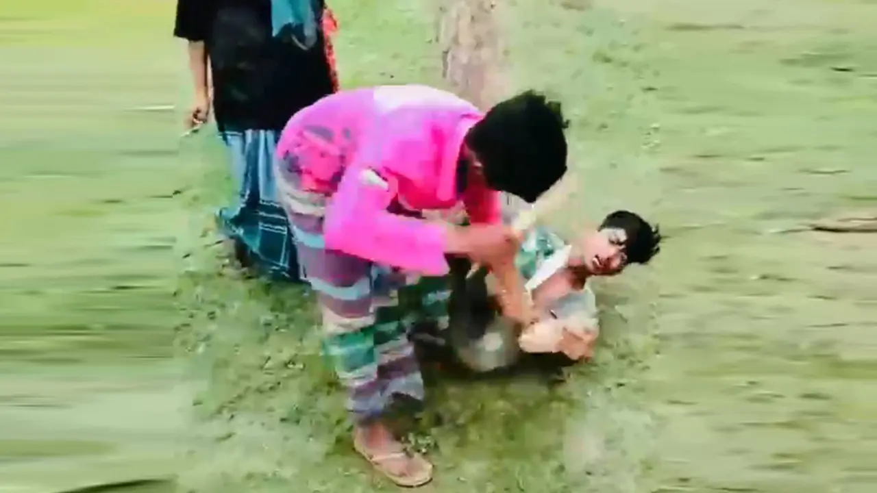 চুরির অভিযোগে কিশোরকে গাছের সঙ্গে বেঁধে নির্যাতন, ভিডিও ভাইরাল