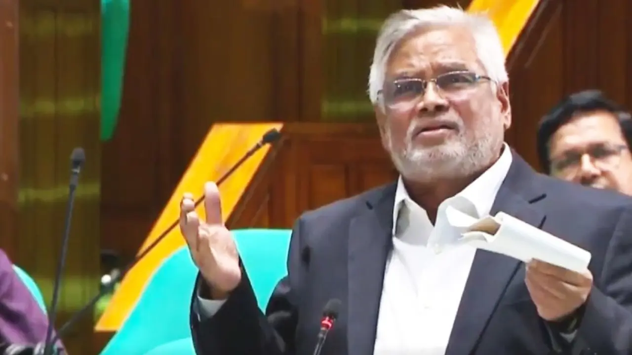 খালেদা জিয়া আপনাদের গাড়িতে পতাকা দিয়েছেন, প্রধানমন্ত্রীকে সহযোগিতা করুন