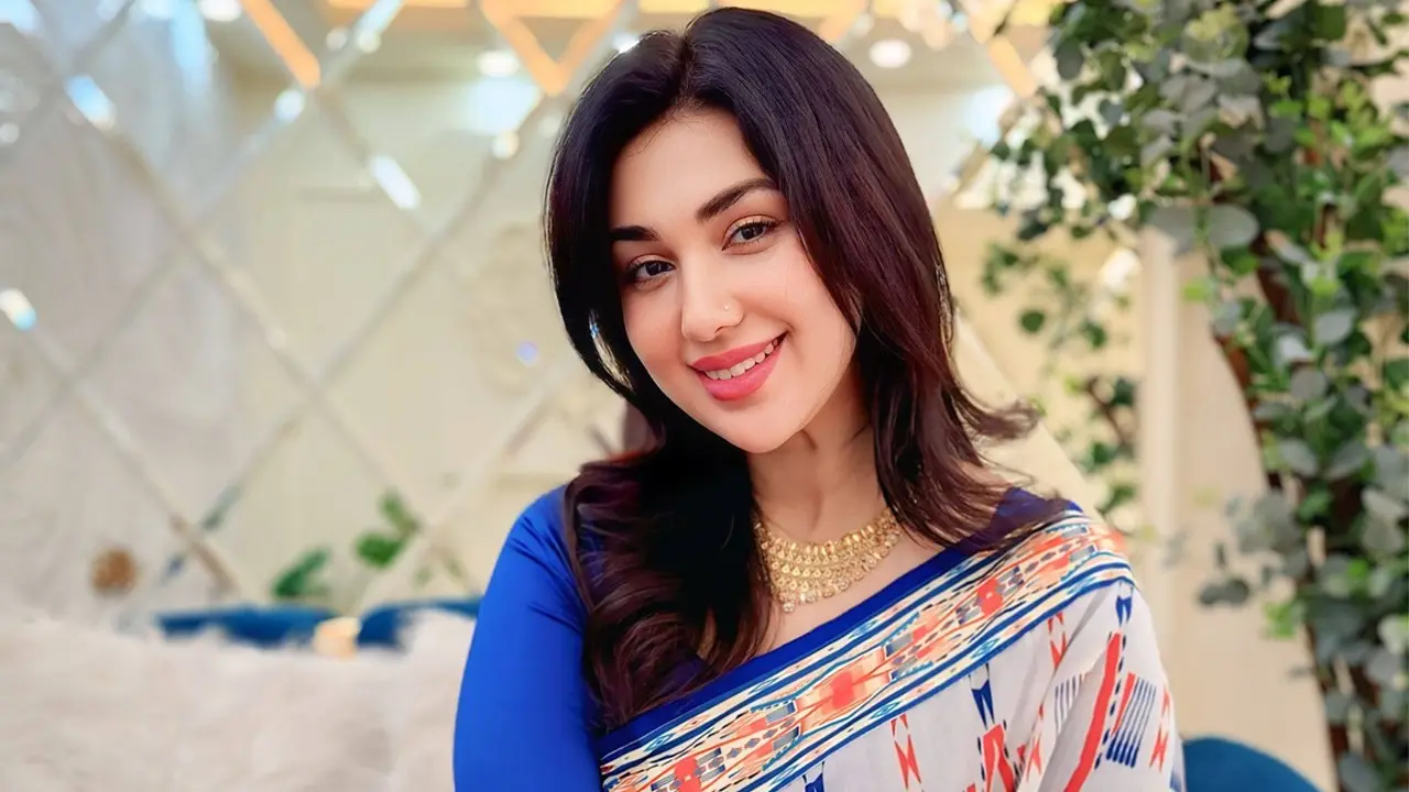 নতুন রঙের ছোঁয়ায় রাঙুক প্রতিটি দিন : অপু বিশ্বাস