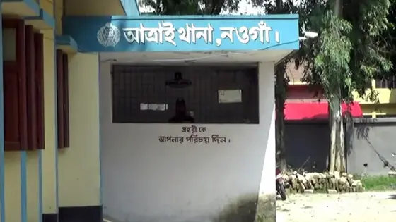 নামার সময় ট্রেনের নিচে পড়ে পুলিশ সদস্যের দুই পা বিচ্ছিন্ন