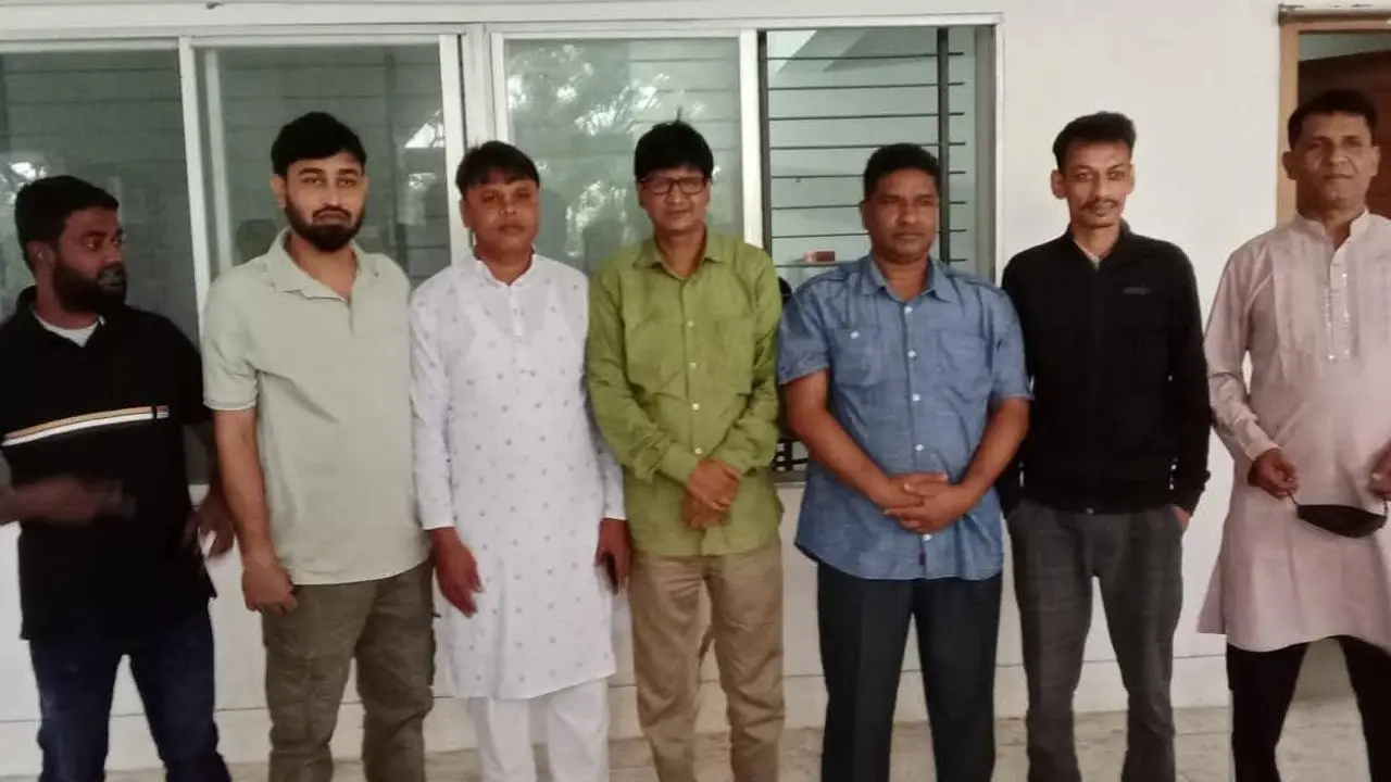 জয়পুরহাটে সাবেক ভাইস চেয়ারম্যানসহ আ.লীগ-ছাত্রলীগের ৮ নেতাকর্মী কারাগারে