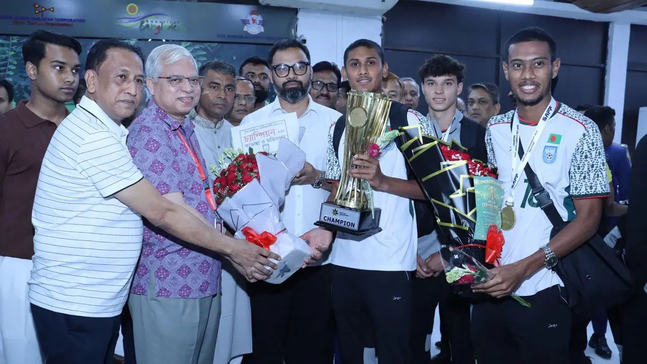 চ্যাম্পিয়ন রোনানদের বরণ ক্রীড়া প্রতিমন্ত্রীর