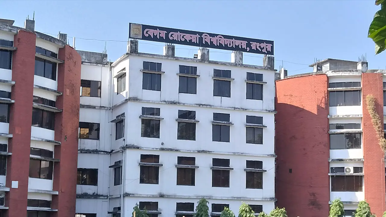রাজনীতি নিষিদ্ধ বেরোবি ক্যাম্পাসে চলছে ছাত্রদল-শিবিরের কর্মসূচি