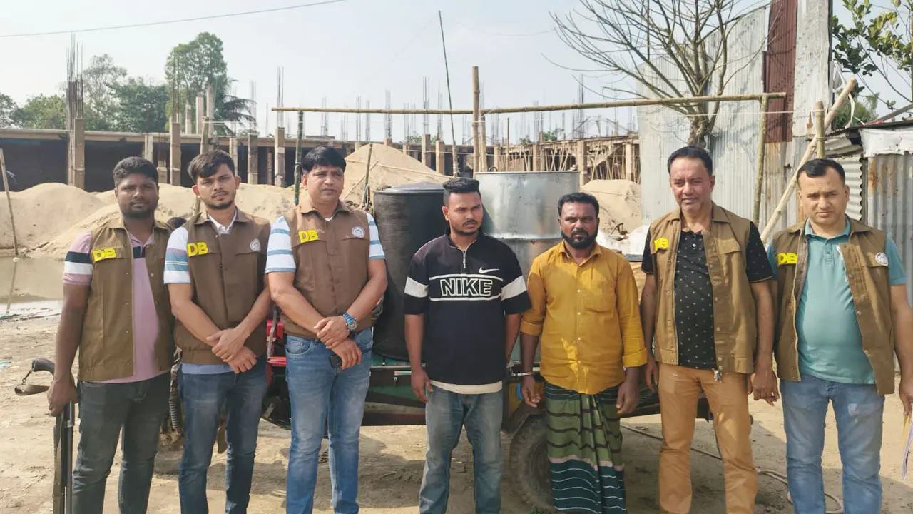 নরসিংদীতে ডিজেল জব্দ, বাবা-ছেলে গ্রেপ্তার