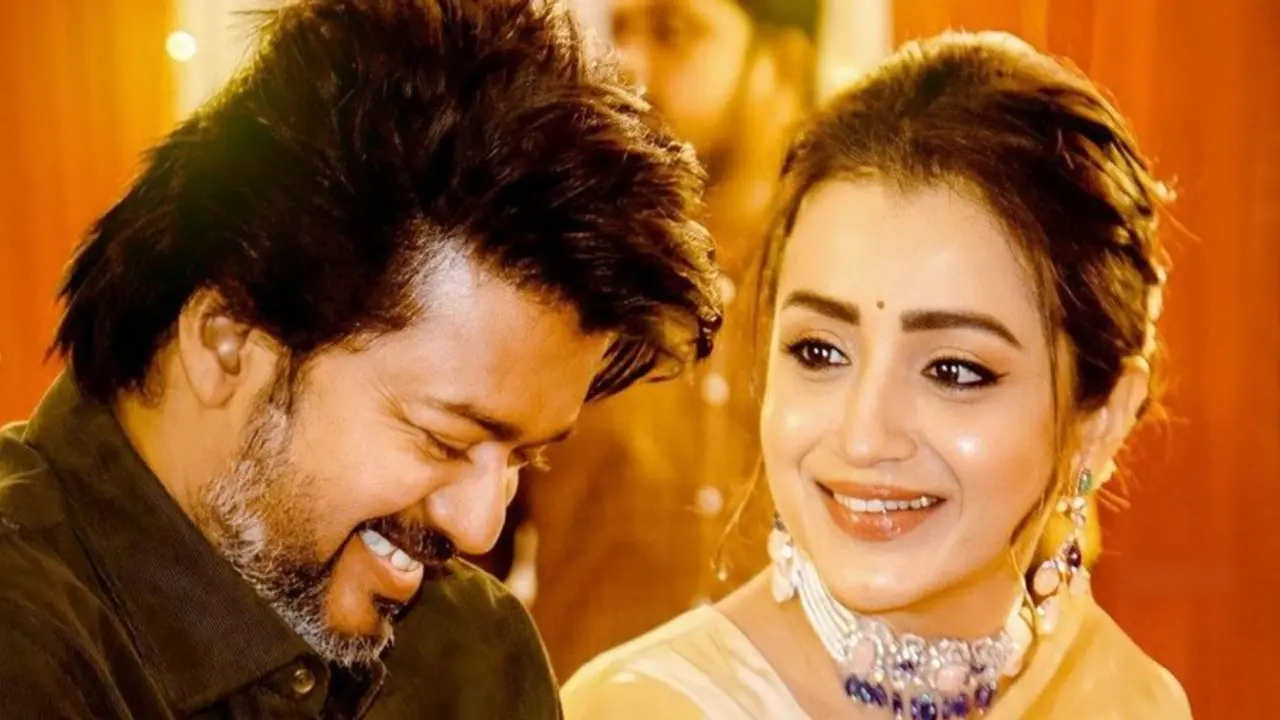 বিজয়ের বিচ্ছেদের খবরের মাঝেই তৃষার রহস্যময় পোস্ট