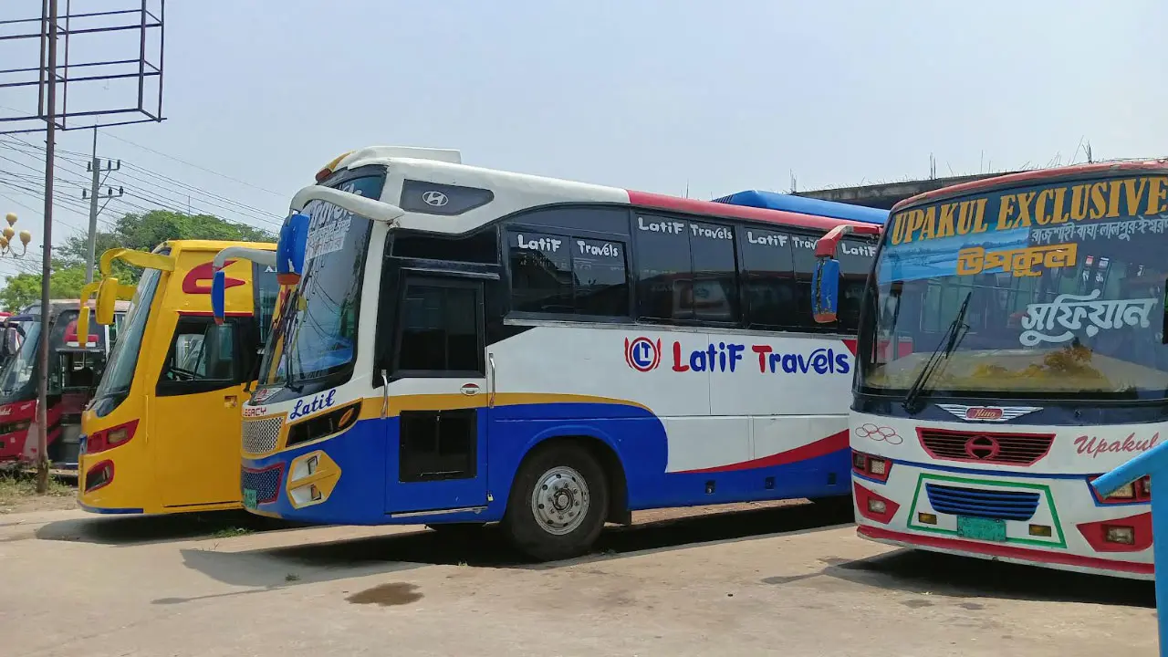 বাস চলাচল নিয়ে দ্বন্দ্বে অচল রাজশাহী রুট, দুর্ভোগে যাত্রীরা