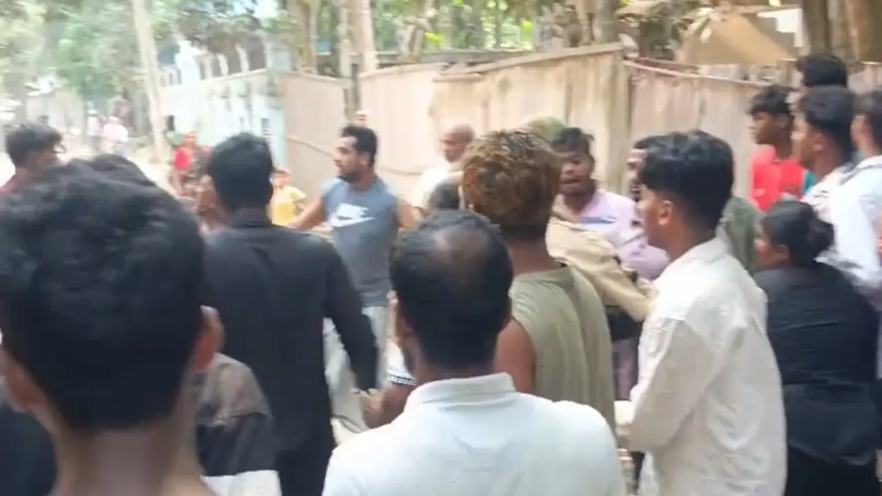 স্ত্রীকে তালাক দিয়ে নতুন বিয়ের প্রস্তুতি, দুই পক্ষের সংঘর্ষে আহত ৭