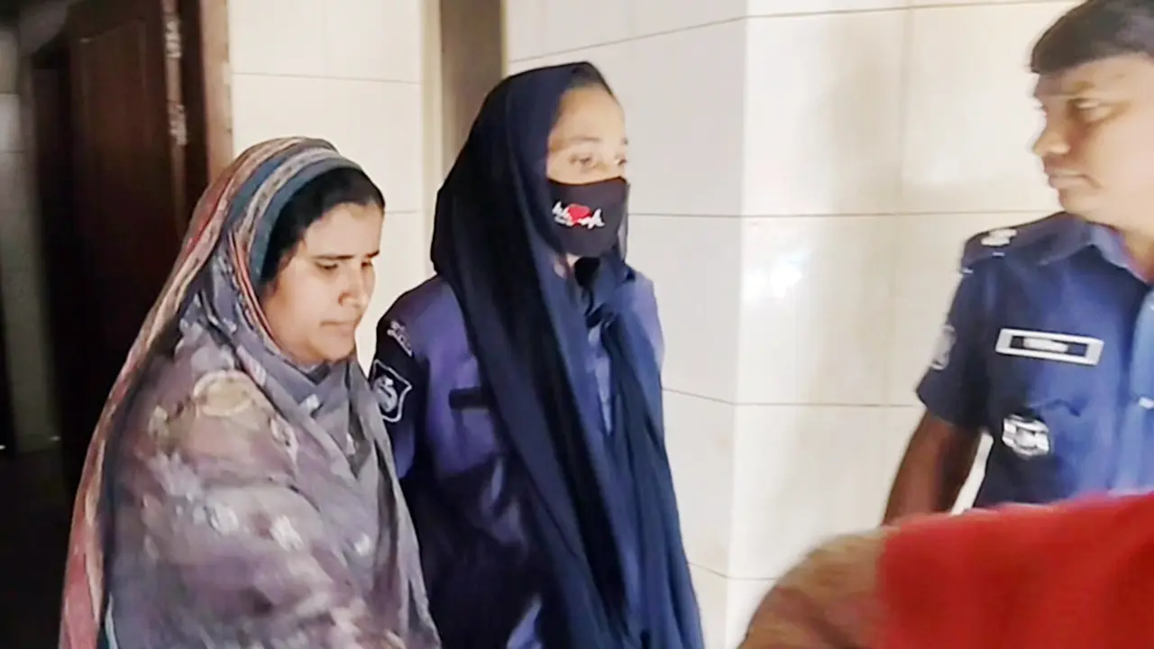 খাদ্যবান্ধব কর্মসূচির আদলে কার্ড বানিয়ে অর্থ আত্মসাতের অভিযোগ