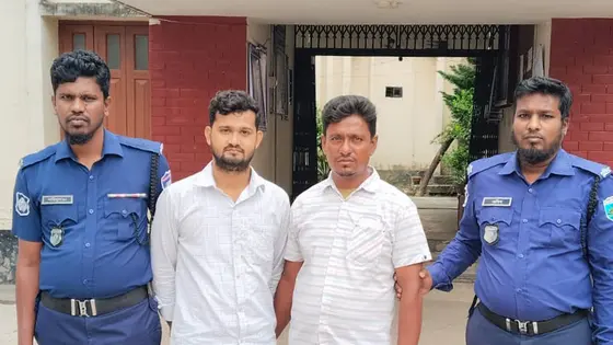 চাঁপাইনবাবগঞ্জে ৮ হাজার লিটার তেল পাচারের ঘটনায় গ্রেপ্তার ২