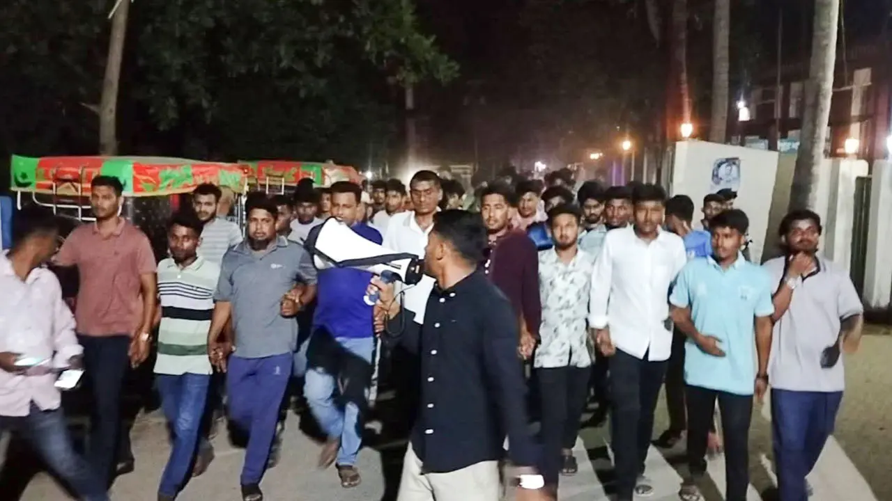 গুপ্ত রাজনীতির প্রতিবাদে ছাত্রদলের বিক্ষোভ