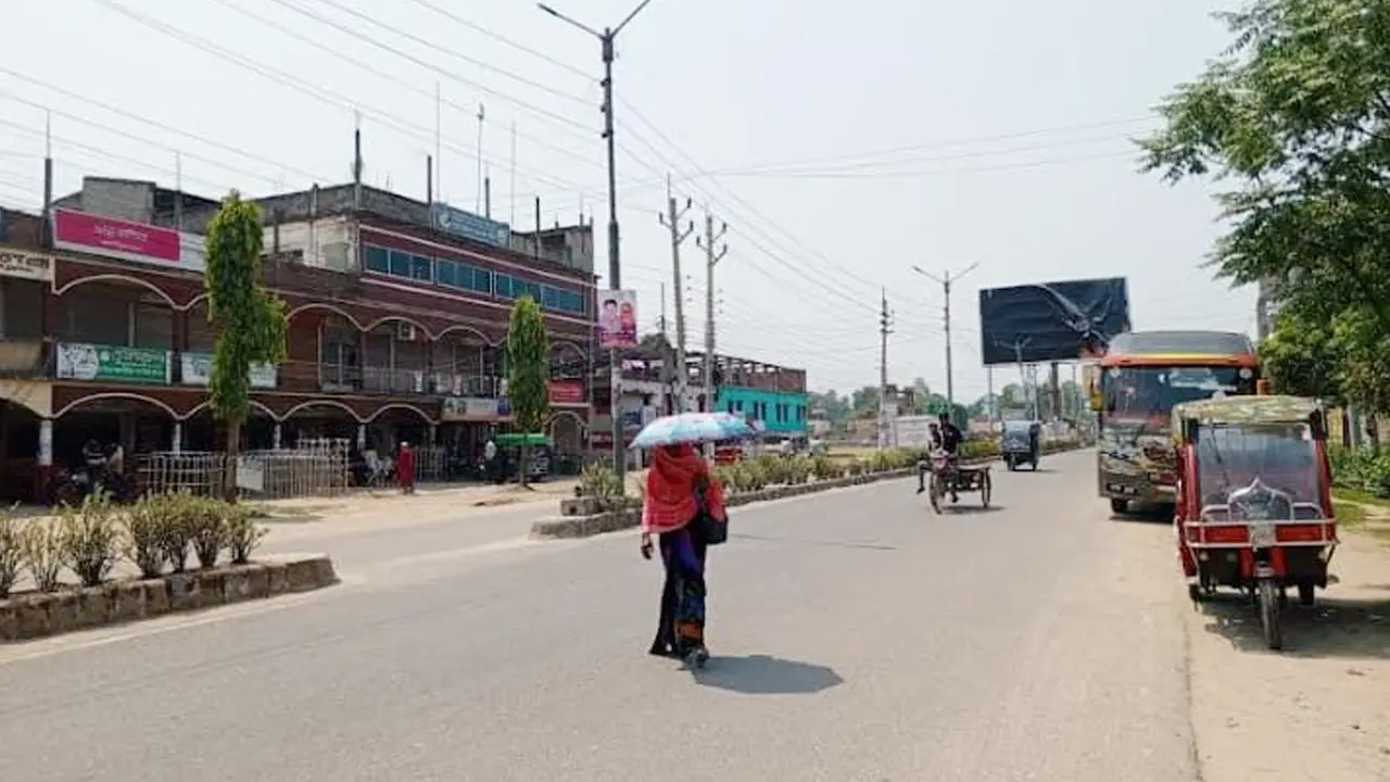 চুয়াডাঙ্গায় তাপমাত্রা ৪০ ডিগ্রি ছুঁইছুঁই, রাস্তায় গলছে পিচ
