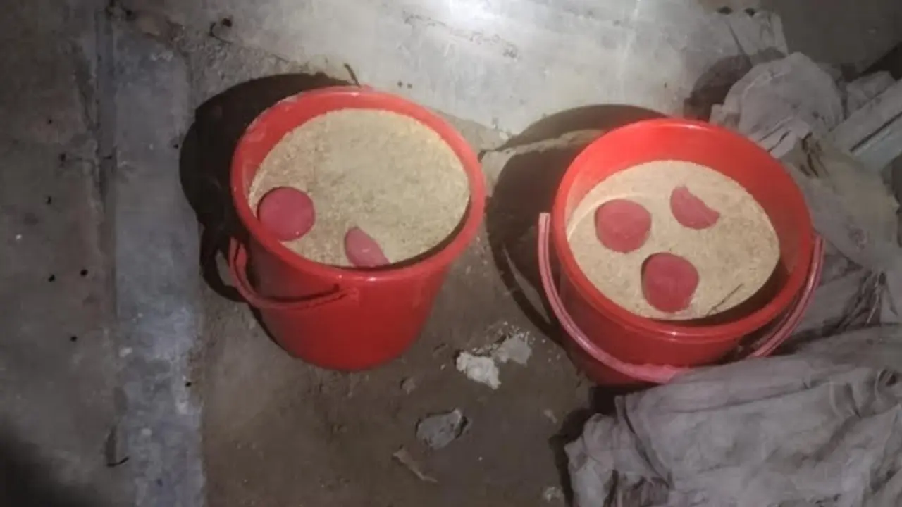 পরিত্যক্ত রান্নাঘরে পাওয়া গেল দুই বালতি ককটেল