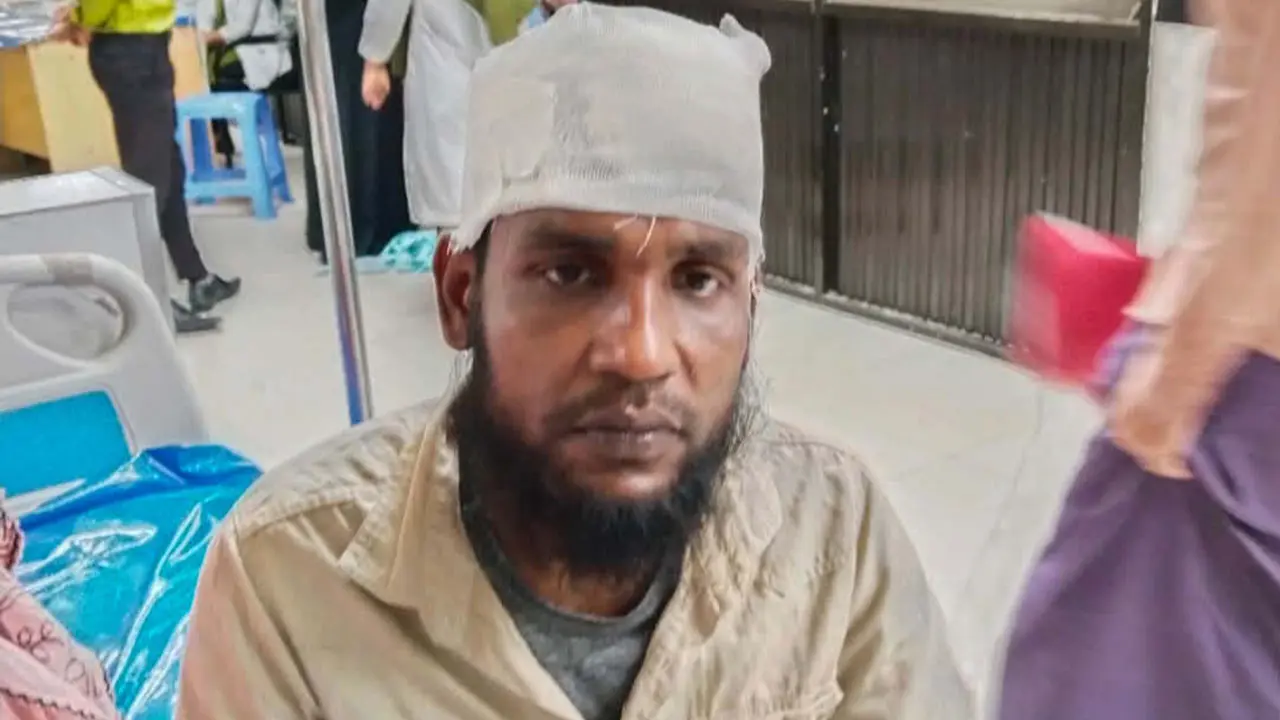 পাওনা টাকা ফেরত চাওয়ায় দোকানদারের মাথায় গুলি