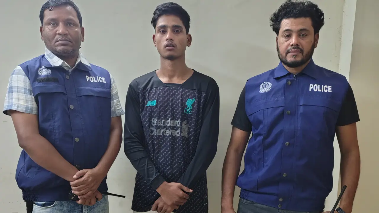 চট্টগ্রামে মাকে মারধরের ভিডিও ভাইরাল, অভিযুক্ত ছেলে আটক