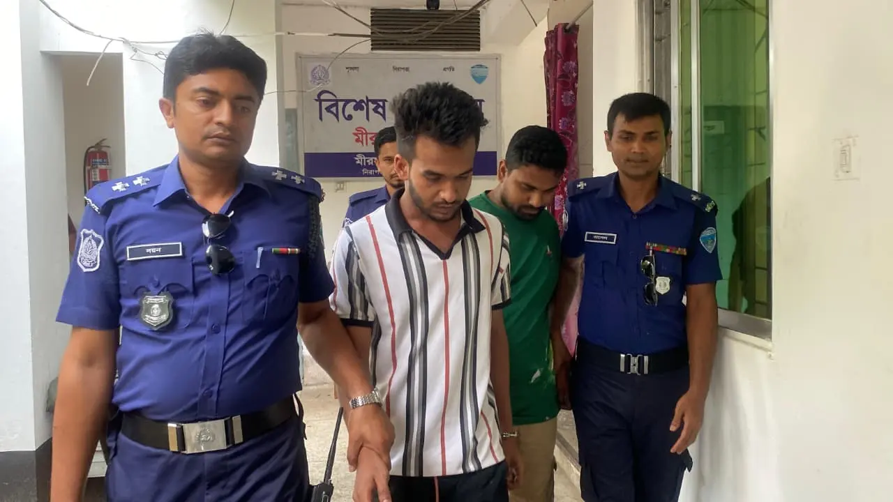চট্টগ্রামে ব্যবসায়ীকে কুপিয়ে টাকা ছিনতাই, গ্রেপ্তার ২