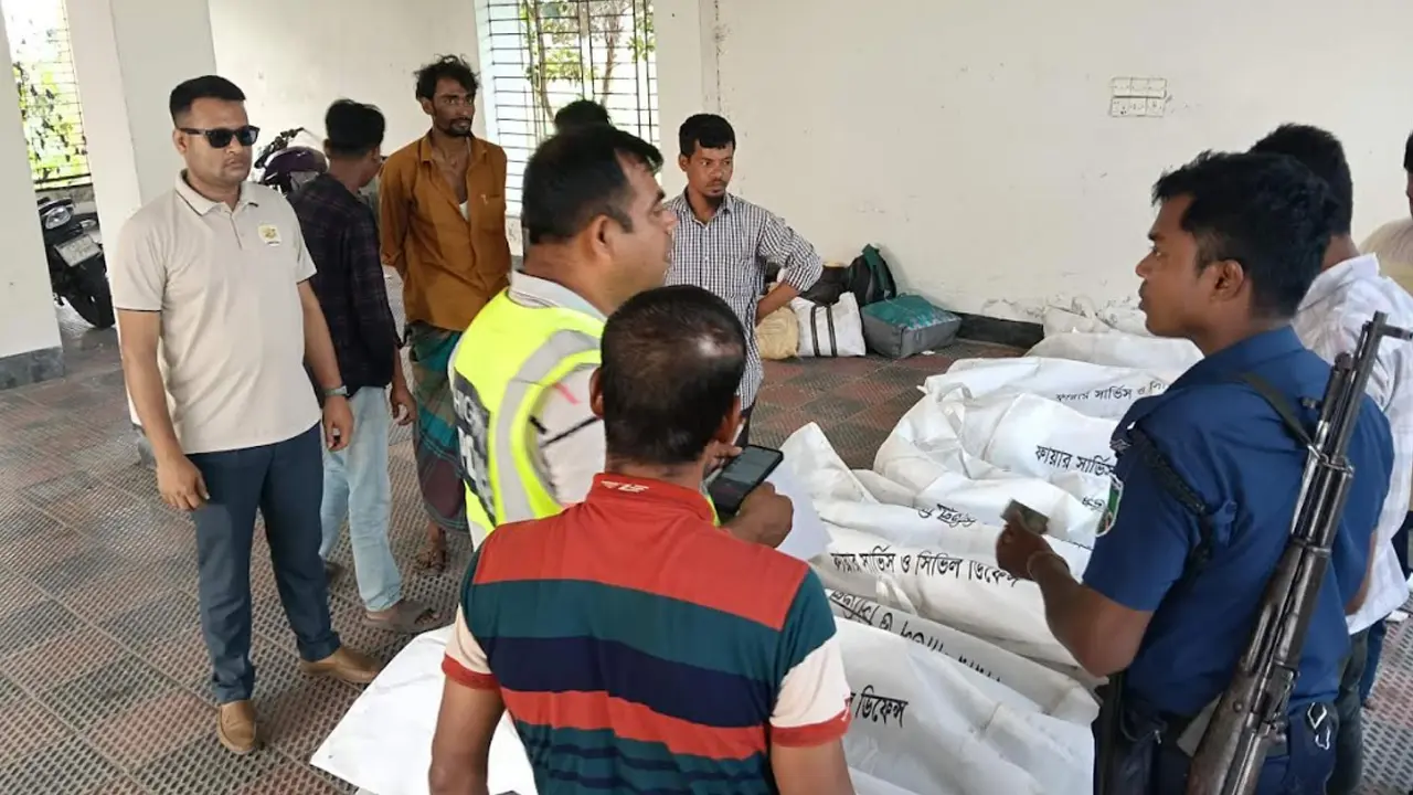 ধান কাটতে দিনাজপুর থেকে নোয়াখালী যাচ্ছিলেন হতাহতরা