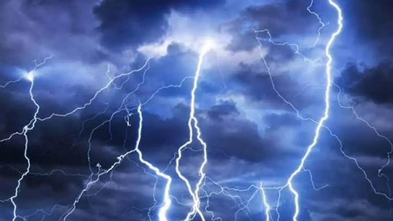 ৭ জেলায় বজ্রপাতে ১২ জনের মৃত্যু