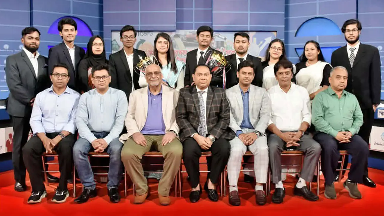 পতিত সরকারের জ্বালানি নীতি ছিল বিতর্কিত : দেবপ্রিয় ভট্টাচার্য