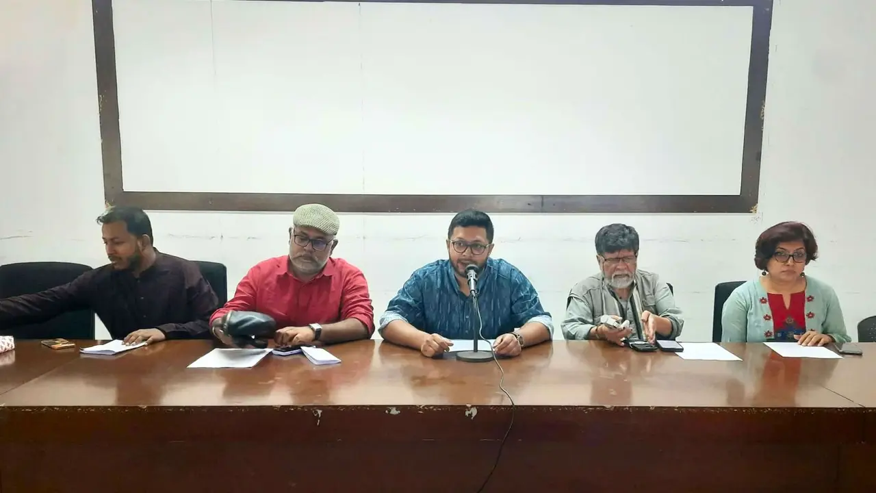 চলচ্চিত্র অধিদপ্তরে নির্মাতাদের ওপর হামলা, নিরাপত্তা-বিচারের দাবি