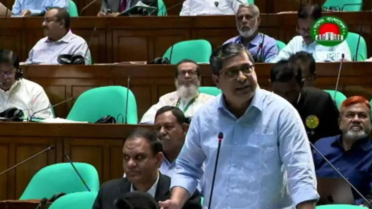 জামায়াত নেতাদের গাড়িতে জাতীয় পতাকা দিয়ে সম্মানিত করেছিলেন খালেদা জিয়া