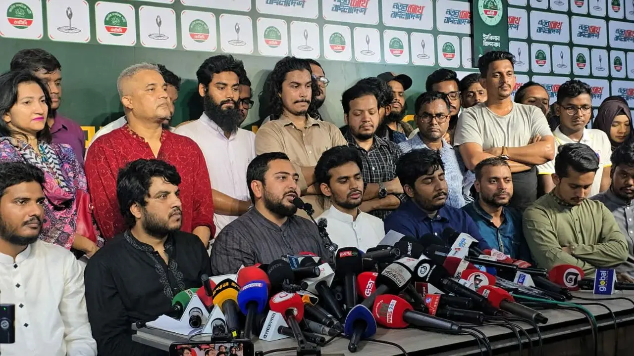 সারাদেশে চাঁদাবাজি-দুর্নীতি-সন্ত্রাসে ছেয়ে যাচ্ছে : নাহিদ ইসলাম