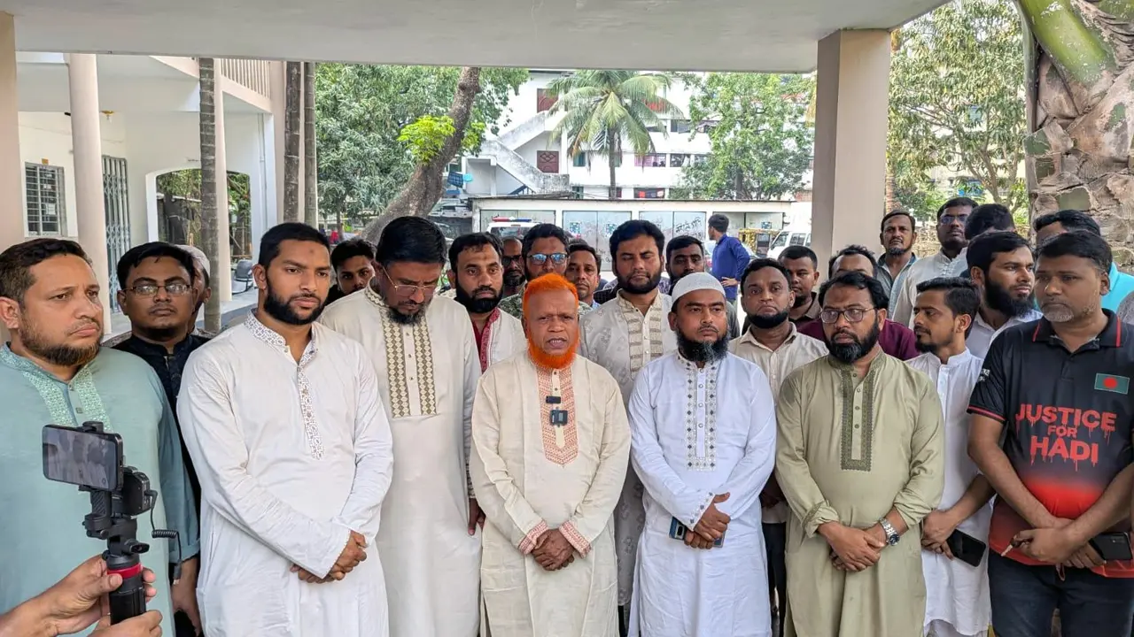 থানার ভেতরে ডাকসু নেতাদের ওপর হামলায় সহযোগীর ভূমিকায় ছিল পুলিশ