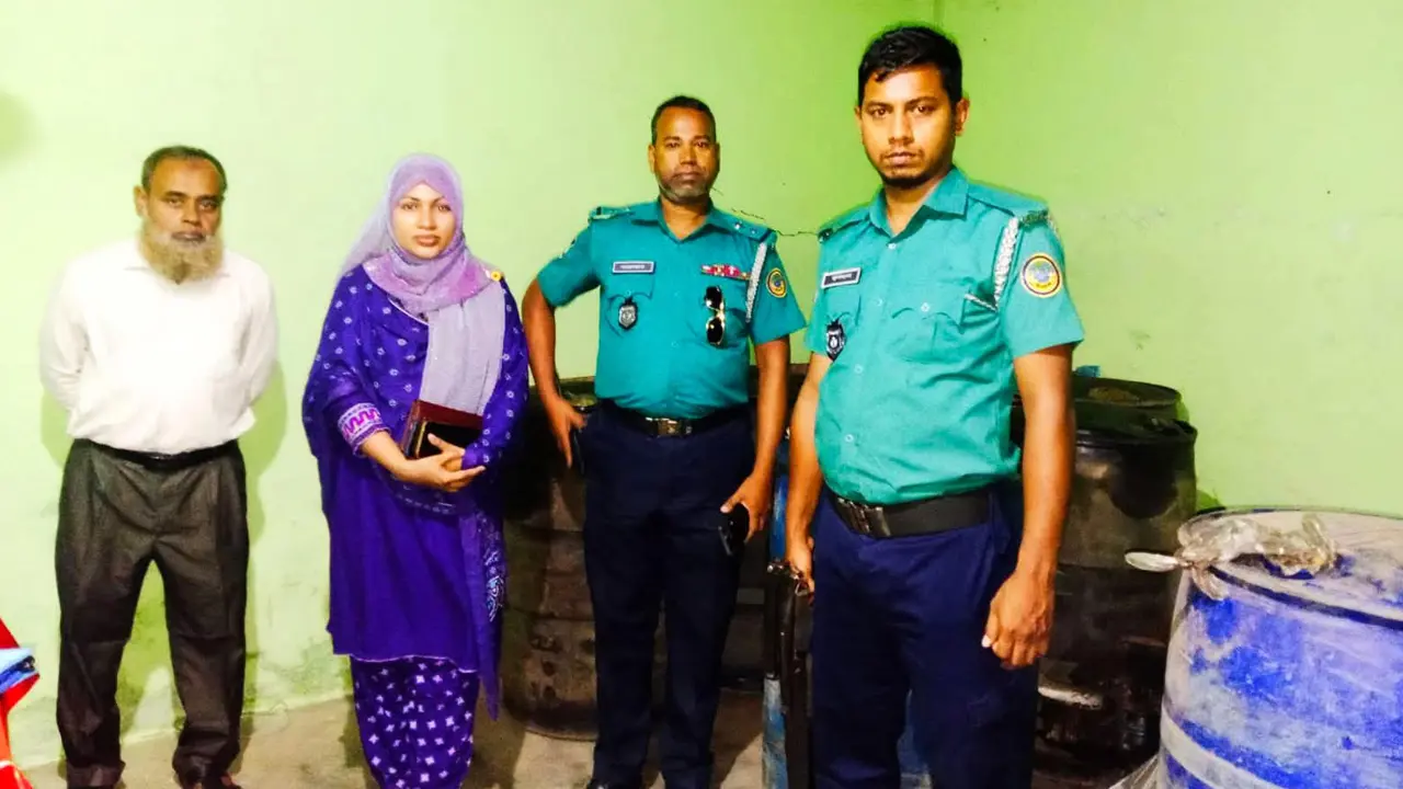 বরিশালে মজুত করা ২৬০০ লিটার ডিজেল জব্দ, ব্যবসায়ীকে জরিমানা