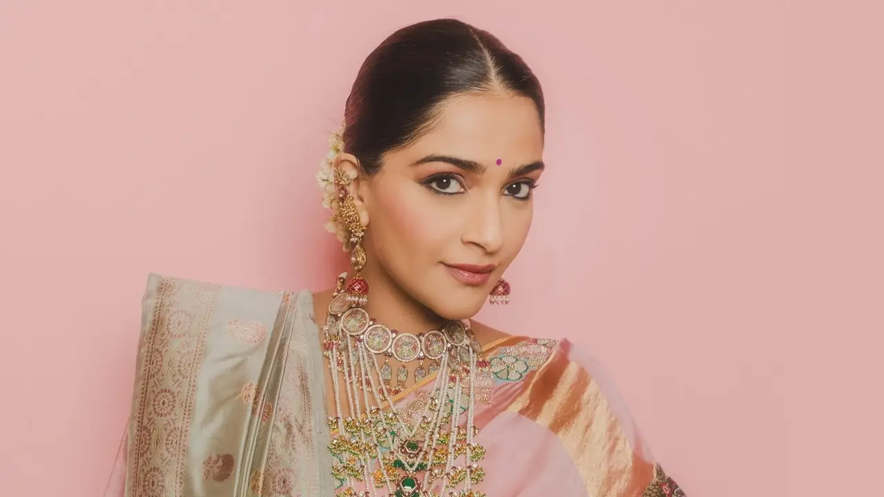ছেলেকে নিয়ে ফ্রেমবন্দী সোনম কাপুর