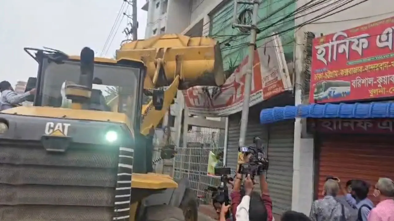 ডিএসসিসির উচ্ছেদ অভিযানে সায়েদাবাদে একাধিক অবৈধ কাউন্টার সিলগালা