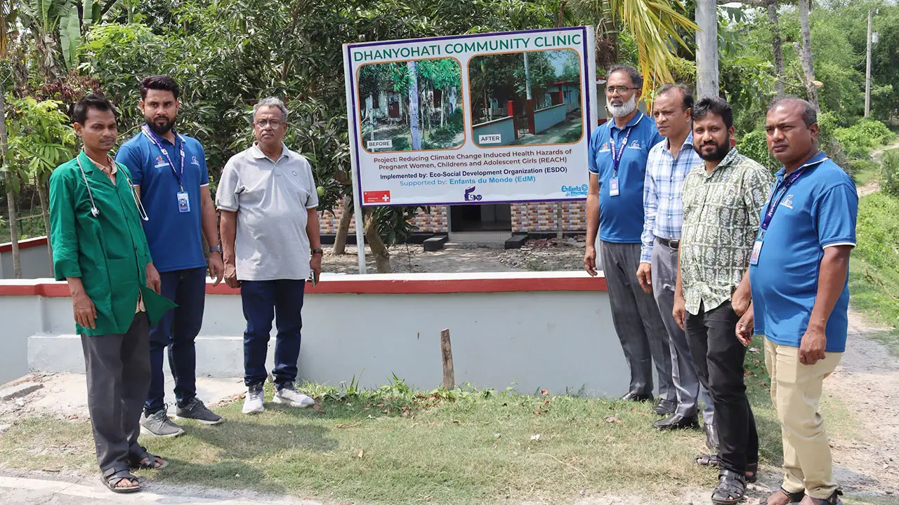 সাতক্ষীরায় ইএসডিও’র মাঠ পর্যায়ের কার্যক্রম দেখলেন নির্বাহী পরিচালক