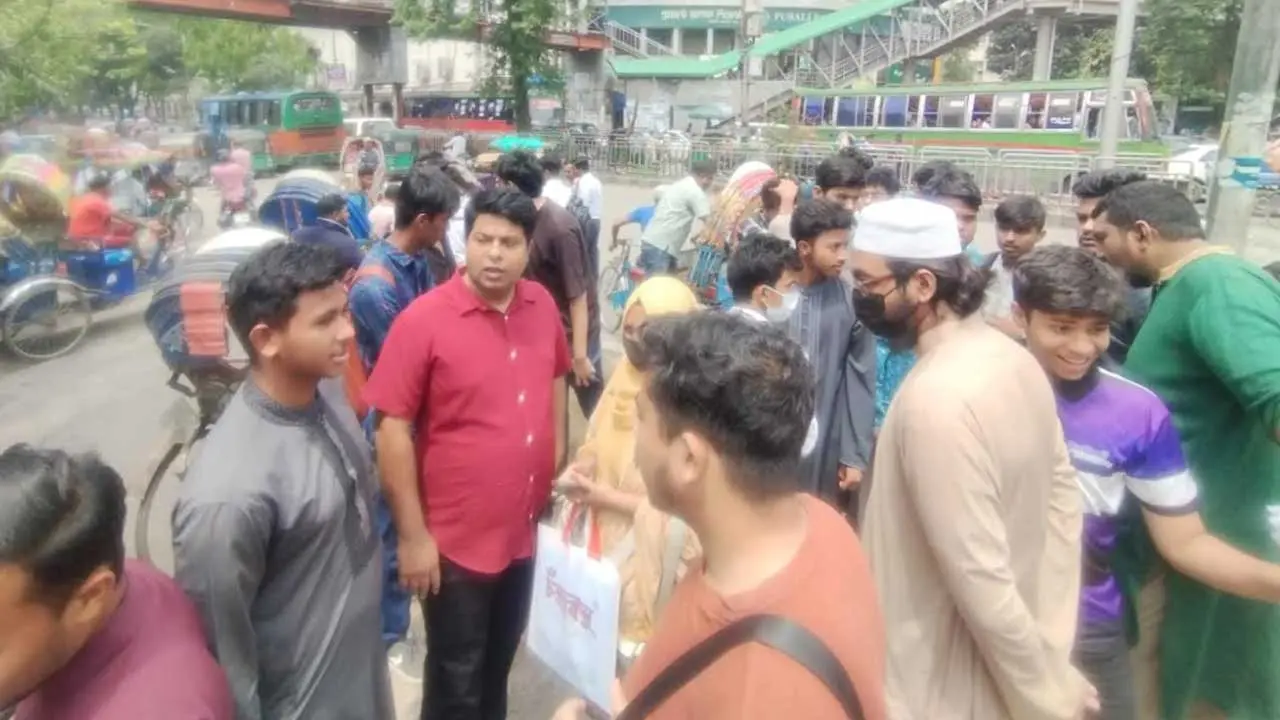 কঠোর নিয়ম বাতিলের দাবিতে শাহবাগে এসএসসি পরীক্ষার্থীদের জমায়েতের চেষ্টা