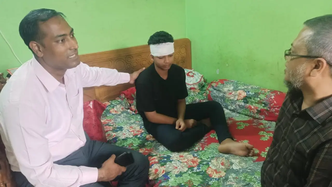 পরীক্ষার হলে ফ্যান পড়ে আহত শিক্ষার্থীর খোঁজ নিতে বাসায় ইউএনও