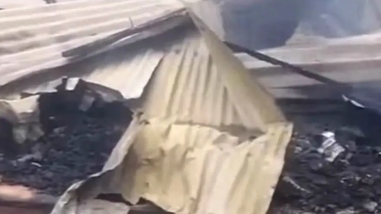 নেশার টাকা না পেয়ে মায়ের ঘরে আগুন দিল যুবক