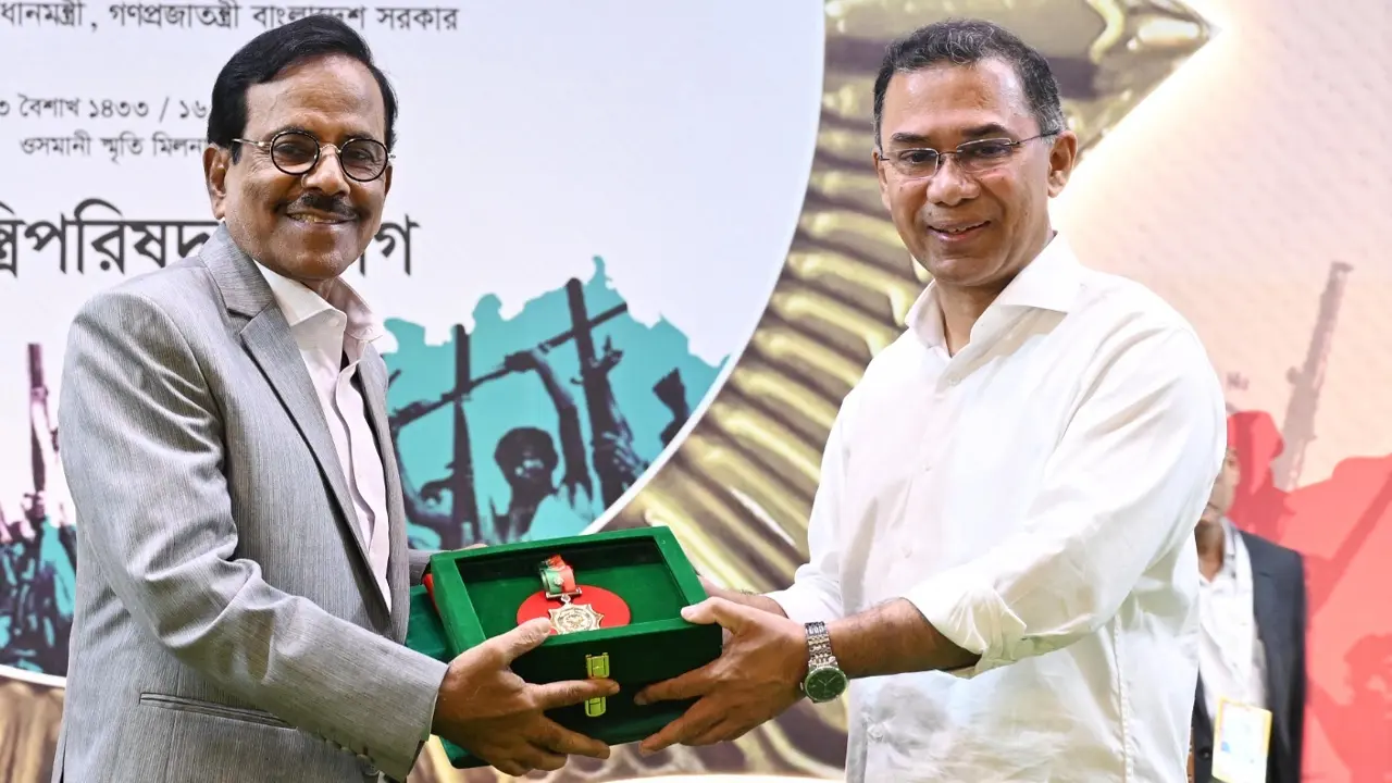 পুরস্কারটি দর্শকদের উদ্দেশে উৎসর্গ করছি : হানিফ সংকেত