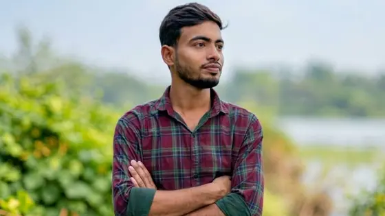 বাদাম আনতে গিয়ে বজ্রপাতে প্রাণ গেল যুবকের