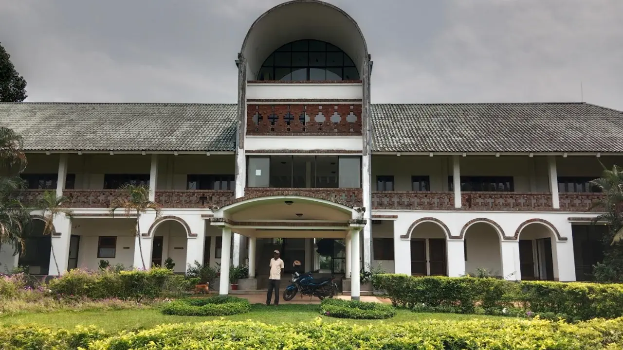 মৌলভীবাজারে এক মাস ধরে বন্ধ হাসপাতাল, বিপাকে লাখো চা শ্রমিক