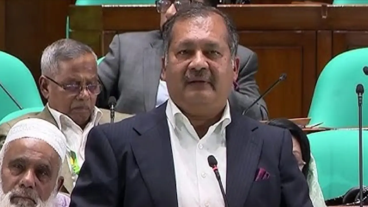 ৩০ লাখ কোটি টাকার ঋণের বোঝা মাথায় নিয়ে কাজ করছে সরকার : তথ্যমন্ত্রী