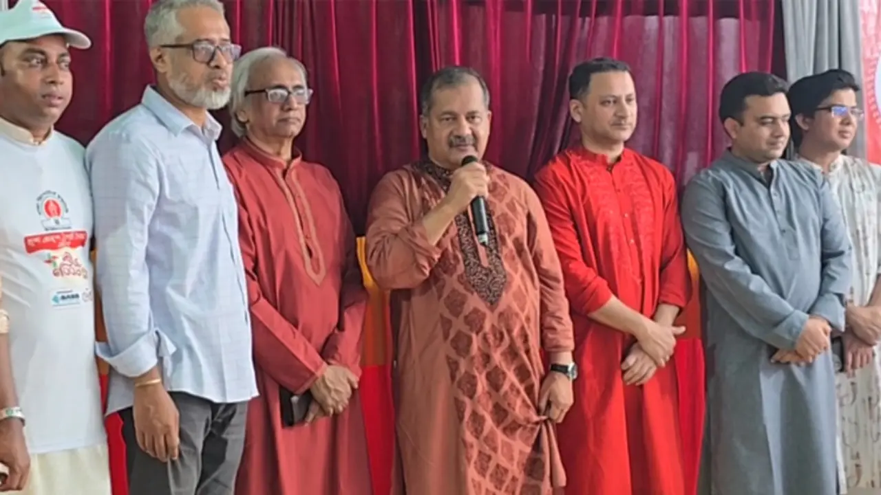 সরকার নতুন উদ্দীপনায় দেশ গড়ার কাজ শুরু করেছে : তথ্যমন্ত্রী