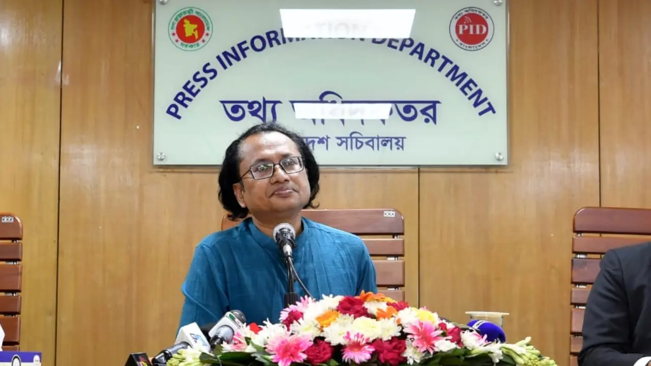 ‘প্যানিক বায়িং’ করতে থাকলে জ্বালানি তেলের সংকট হবে