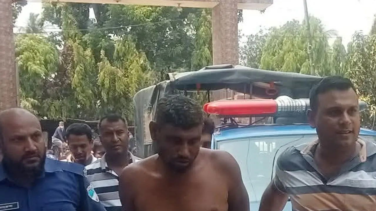 মাইকিং করে মব সৃষ্টি, পুলিশকে মারধর করে আসামি ছিনতাই