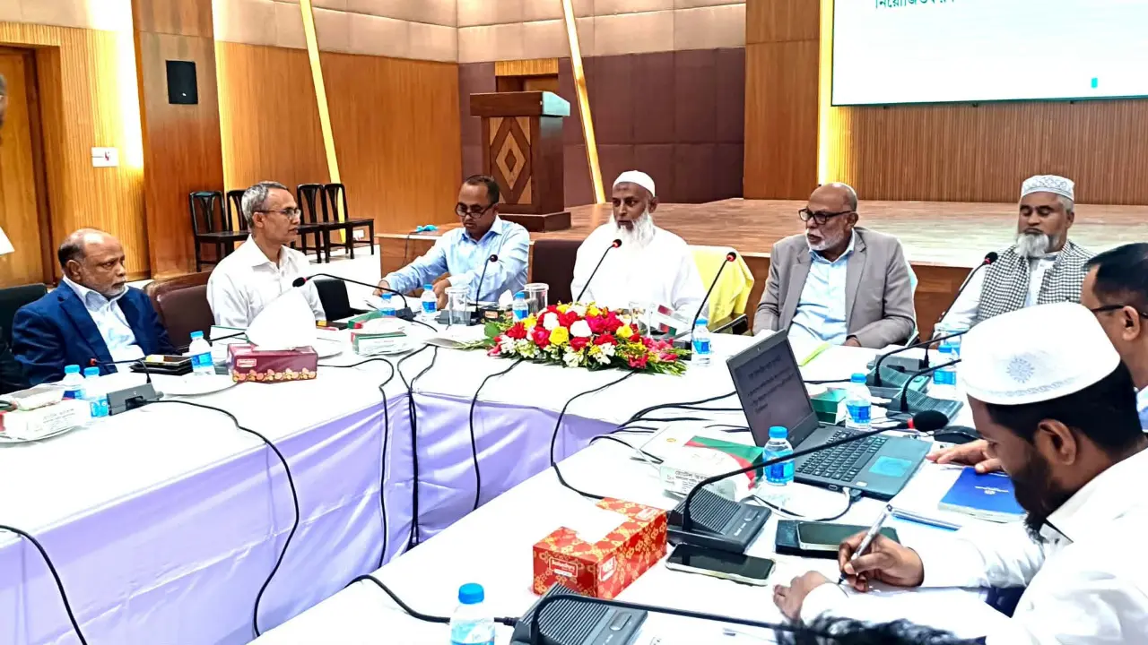 হজ ব্যবস্থাপনায় গাফিলতি মেনে নেওয়া হবে না : ধর্মমন্ত্রী