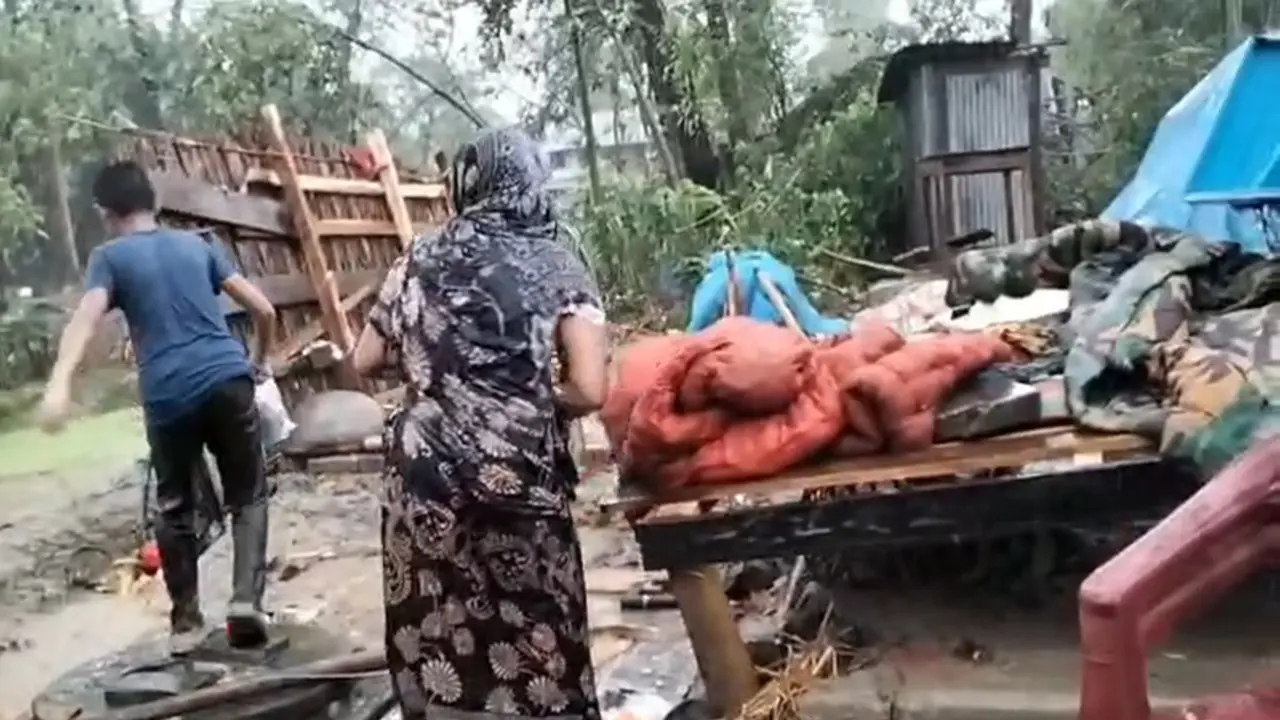 কলাপাড়ায় কালবৈশাখি ঝড়ে ক্ষতিগ্রস্ত অর্ধশতাধিক বসতঘর