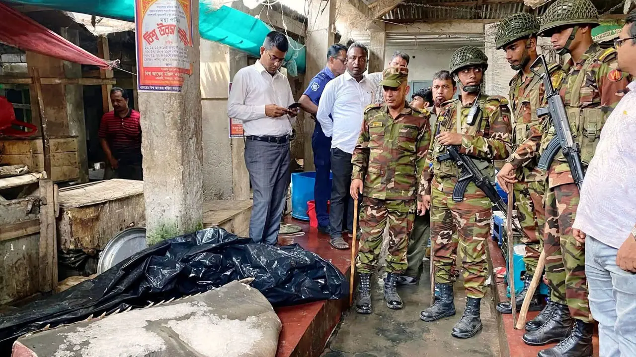 ‎বঙ্গোপসাগরে ধরা পড়া ২০ মণ ওজনের খটক মাছ মাটি চাপা দিলো প্রশাসন