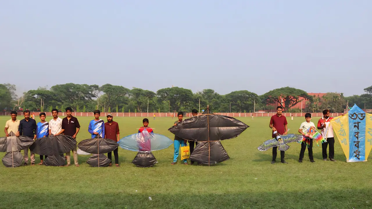 নববর্ষে ঘুড়ি উৎসবে মাতলো বাকৃবি
