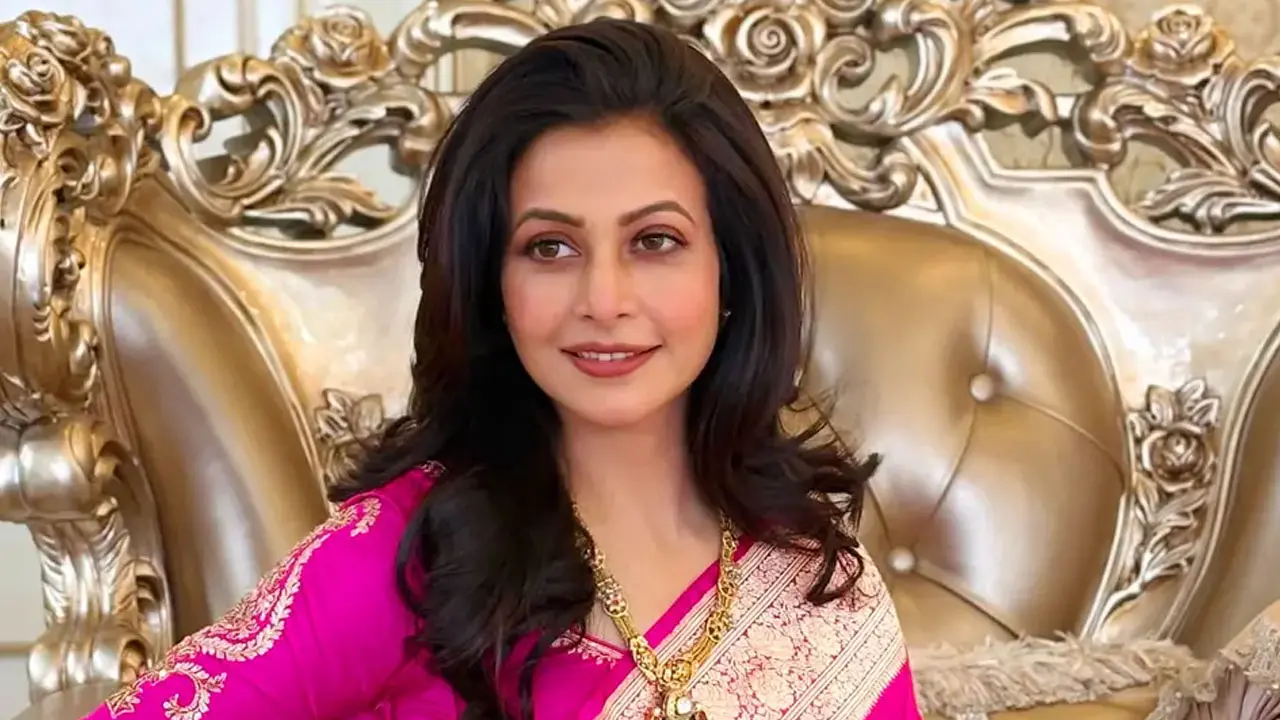 ‘রুক্মিণী মল্লিক’ নাম নিয়ে শপথ নিলেন কোয়েল