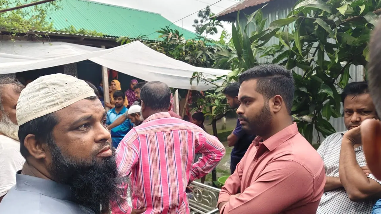 কুড়িগ্রামে ট্রাক-মাইক্রোবাস সংঘর্ষে নিহত বেড়ে ৪