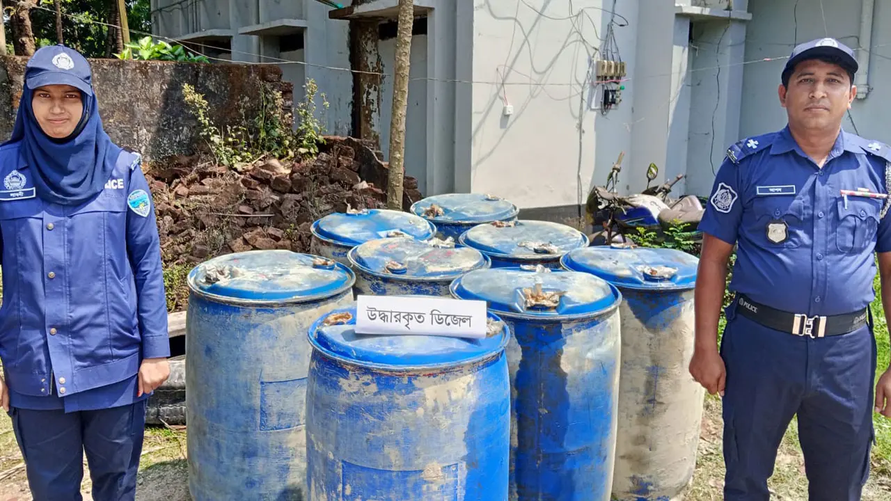 লক্ষ্মীপুরে খালে মিলল ড্রামভর্তি ১৩৬০ লিটার ডিজেল